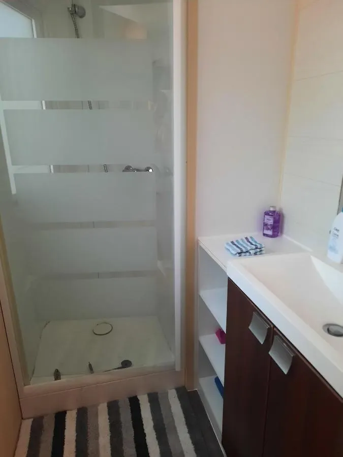 Mobile-Home Hyeres Var Climatise Dans Camping Avec Piscine Jusqu'A 6 Personnes Daire