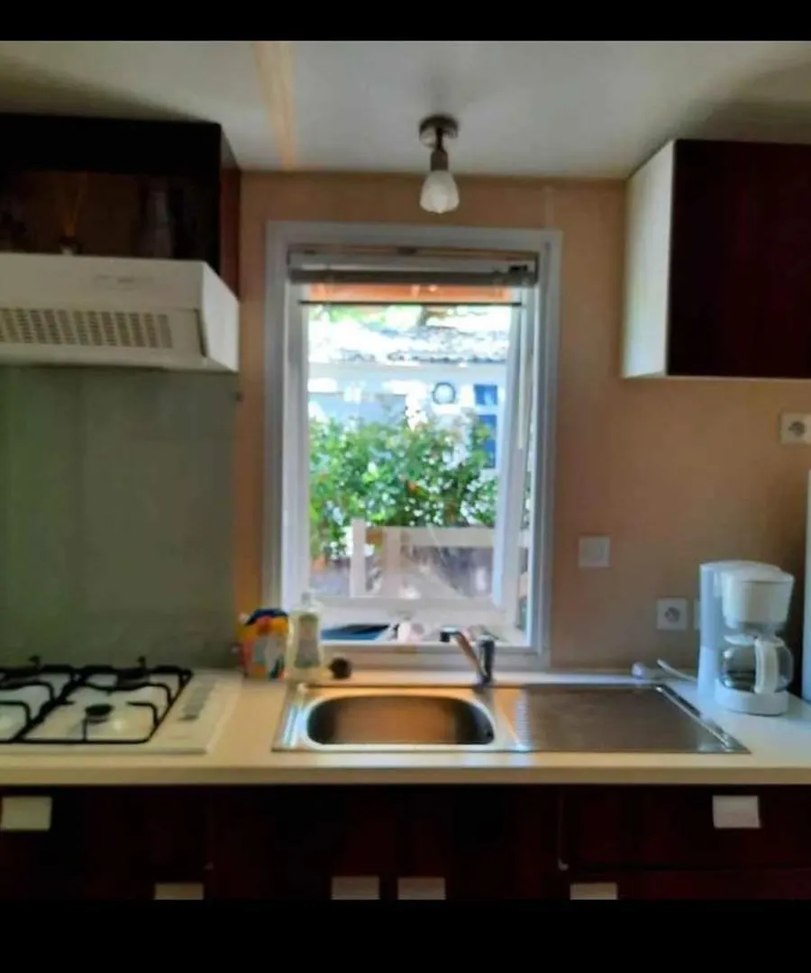 Mobile-Home Hyeres Var Climatise Dans Camping Avec Piscine Jusqu'A 6 Personnes Fransa