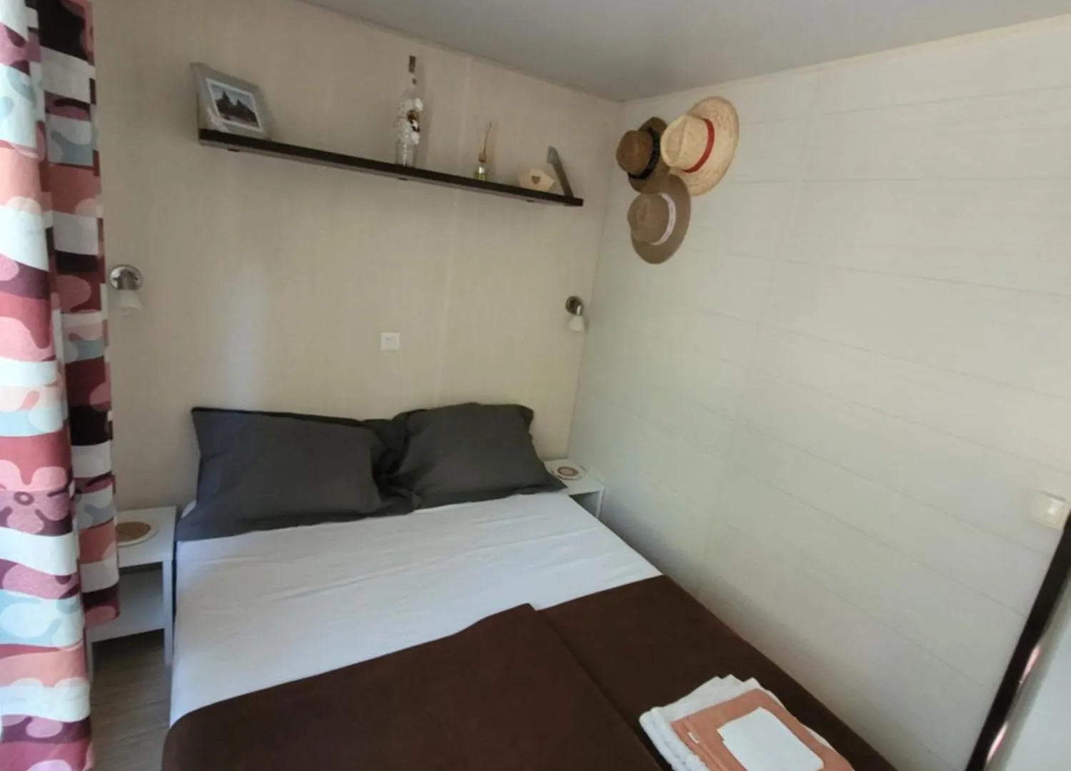Mobile-Home Hyeres Var Climatise Dans Camping Avec Piscine Jusqu'A 6 Personnes